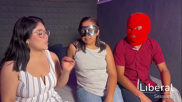 cuckold cumple la fantasía de su mujer en un trío por primera vez