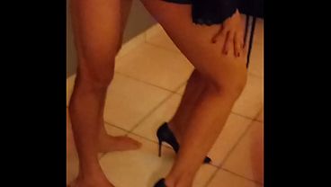 O motorista do Uber deixou minha vagina inchada na frente do corno.