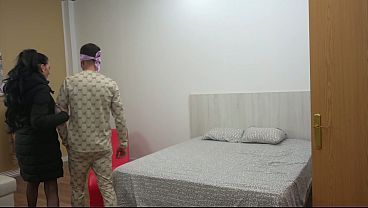 Marido cornudo me deja follarme a su mujer de enormes tetas delante de el REAL CUCKOLD