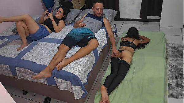 Esposa teve a má ideia de dividir o quarto com sua Amiga